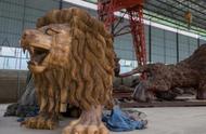 广西男子创作15米长的雄狮雕塑，富豪出价300万被拒，如今被遗弃在仓库