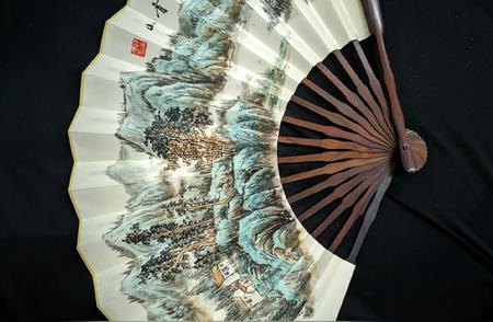 探索汉代折扇文化：扇子设计与艺术魅力